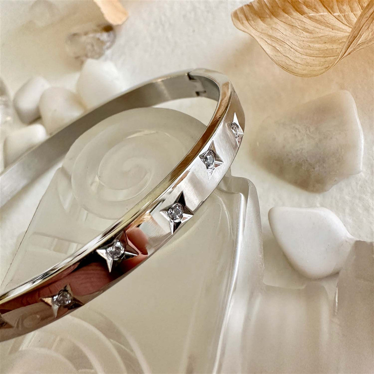 "Lascaux" Rhinestone Star Bangle in Silver